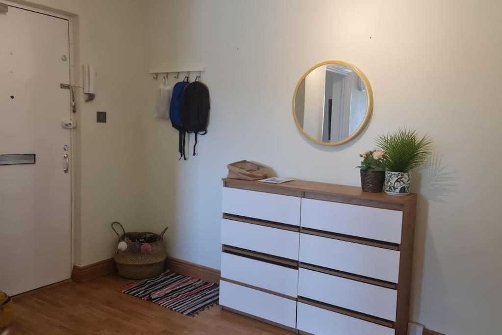 Bright & Lovely & Apartment Whetstone Εξωτερικό φωτογραφία