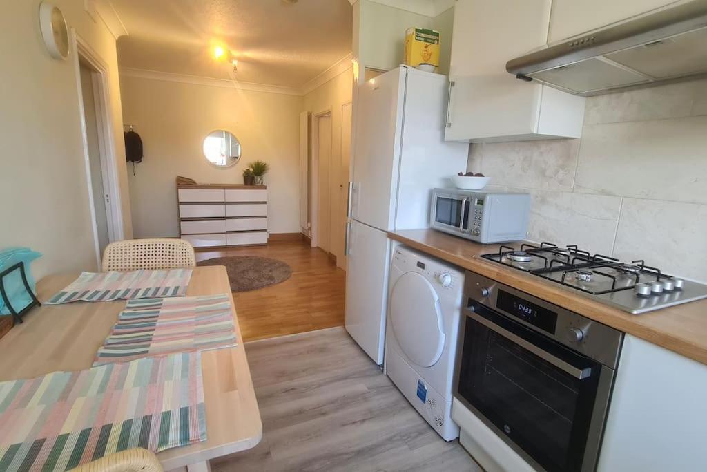 Bright & Lovely & Apartment Whetstone Εξωτερικό φωτογραφία